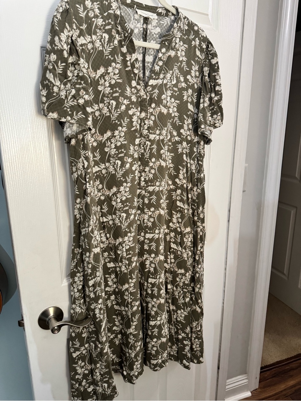 EUC Treasure & Bond Floral Print Dress - L - Green - V Neck & Pockets